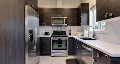 Nueva casa de huéspedes moderna 1BD / 1BTH