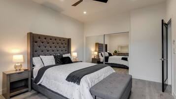 1 Schlafzimmer, Schreibtisch, BĂŒgeleisen/BĂŒgelbrett, kostenloses WLAN