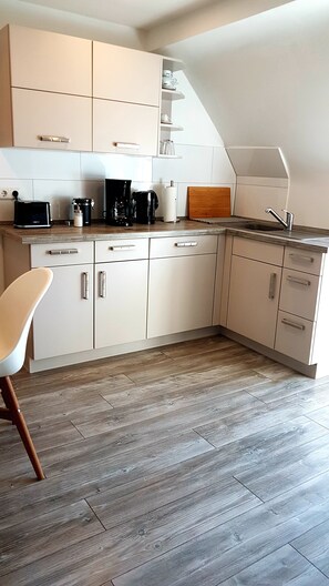 Kühlschrank, Ofen, Herdplatte, Geschirrspüler