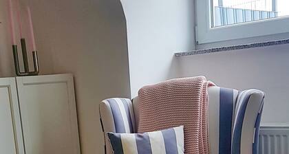 Schicke Dachgeschosswohnung mit Parkplatz