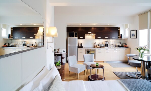 Coffres-forts dans les chambres, fer et planche Ă repasser