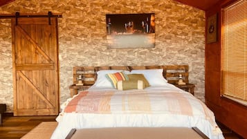 1 bedroom, down duvets, pillow-top beds, free minibar items