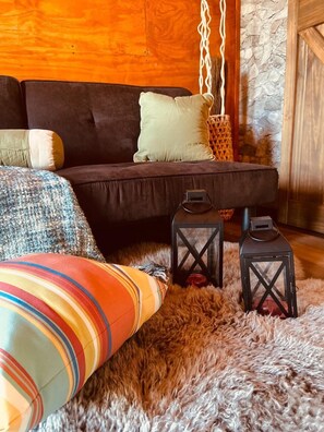 Cabaña del Vino | 1 soverom, dundyner, senger med overmadrass og minibarvarer (inkludert)