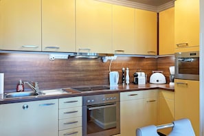 Køleskab, mikrobølgeovn, ovn, opvaskemaskine