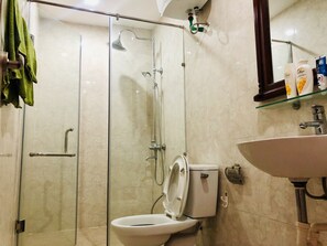 Shower, hair dryer, shampoo