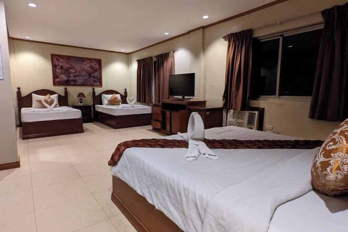 2 bedrooms, in-room safe, individually decorated, individually furnished