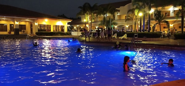 Bar à beira da piscina