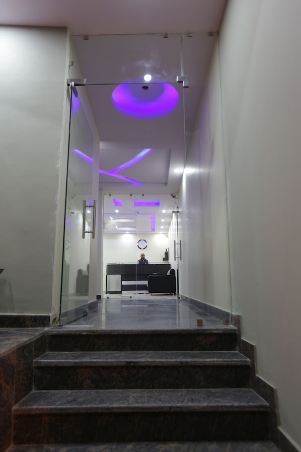 Interior entrance - Hotel Airport International (New Delhi)