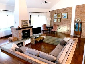 Smart TV, fireplace, books, offices