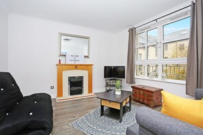 Apartment (2 Bedrooms) | Living room