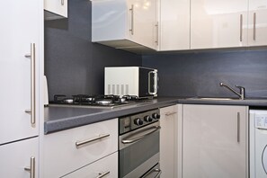 Apartment (2 Bedrooms) | Private kitchen