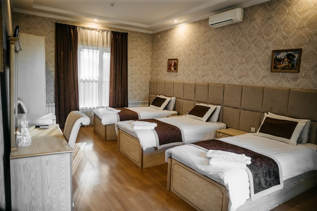 Standard Triple Room, 3 Twin Beds | Minibar, WiFi (free), bed sheets