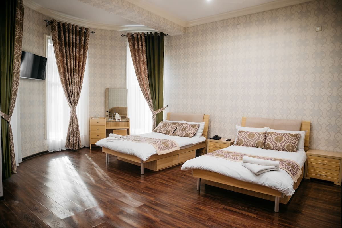 Superior Twin Room | Minibar, WiFi (free), bed sheets