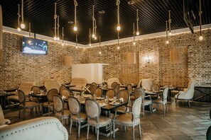 Tägliches inbegriffenes kontinentales Frühstück