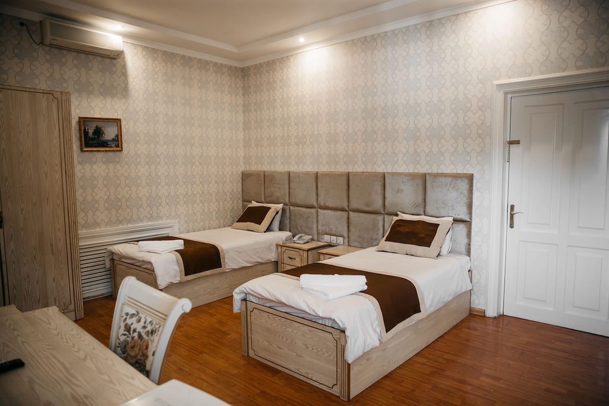Family Room | Minibar, WiFi (free), bed sheets