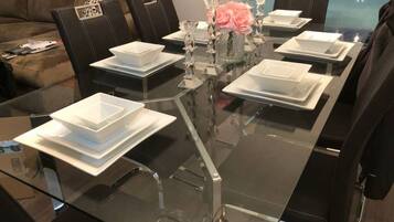 House (3 Bedrooms) | Private kitchen | Fridge, microwave, oven, stovetop