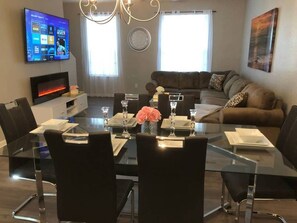 Casa (3 Bedrooms) | Sala d'estar | Televisor, llar de foc i videojocs