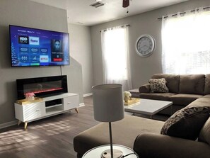 House (3 Bedrooms) | Living room | TV, fireplace, video games