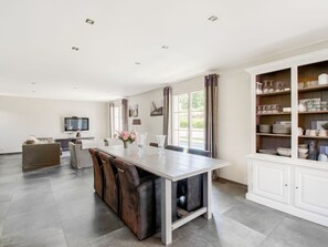 Dining - Villa in Le Plan-de-la-Tour with Pool (Le Plan-de-la-tour)