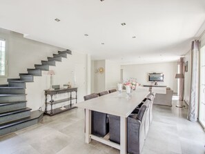 Interior - Villa in Le Plan-de-la-Tour with Pool (Le Plan-de-la-tour)