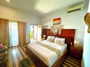 Blackout curtains, free WiFi, bed sheets - Coastal Inn (Penida Island)
