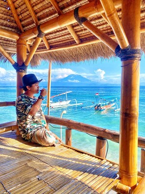 Blackout curtains, free WiFi, bed sheets - Coastal Inn (Penida Island)