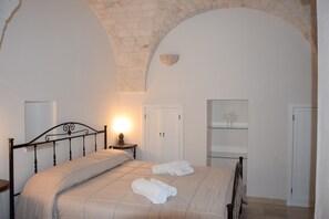2 chambres, fer et planche à repasser, Wi-Fi, draps fournis