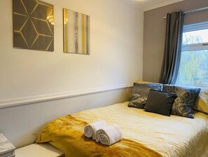 2 bedrooms, iron/ironing board, WiFi, bed sheets