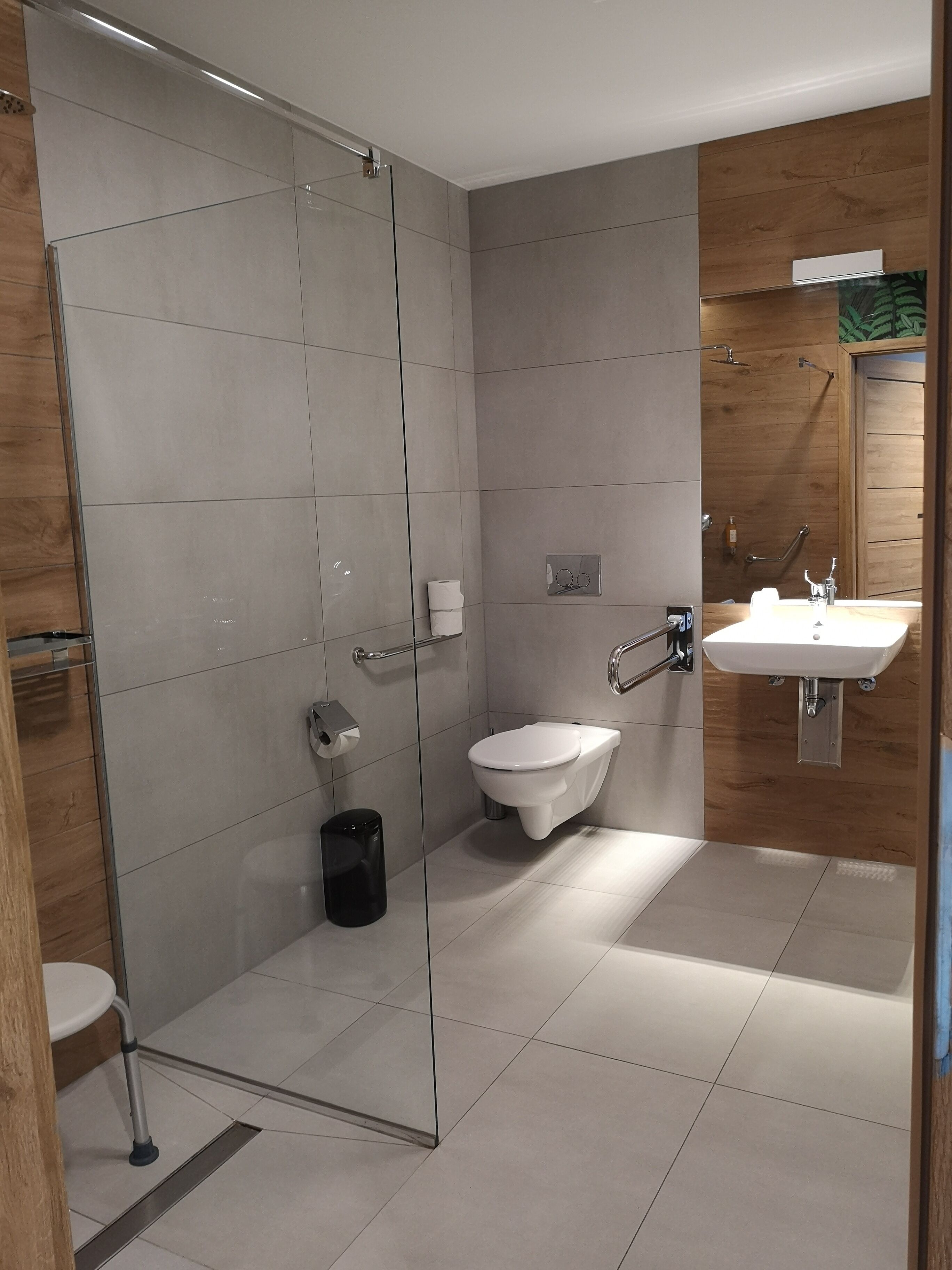 double or twin room, accessible | bathroom | towels