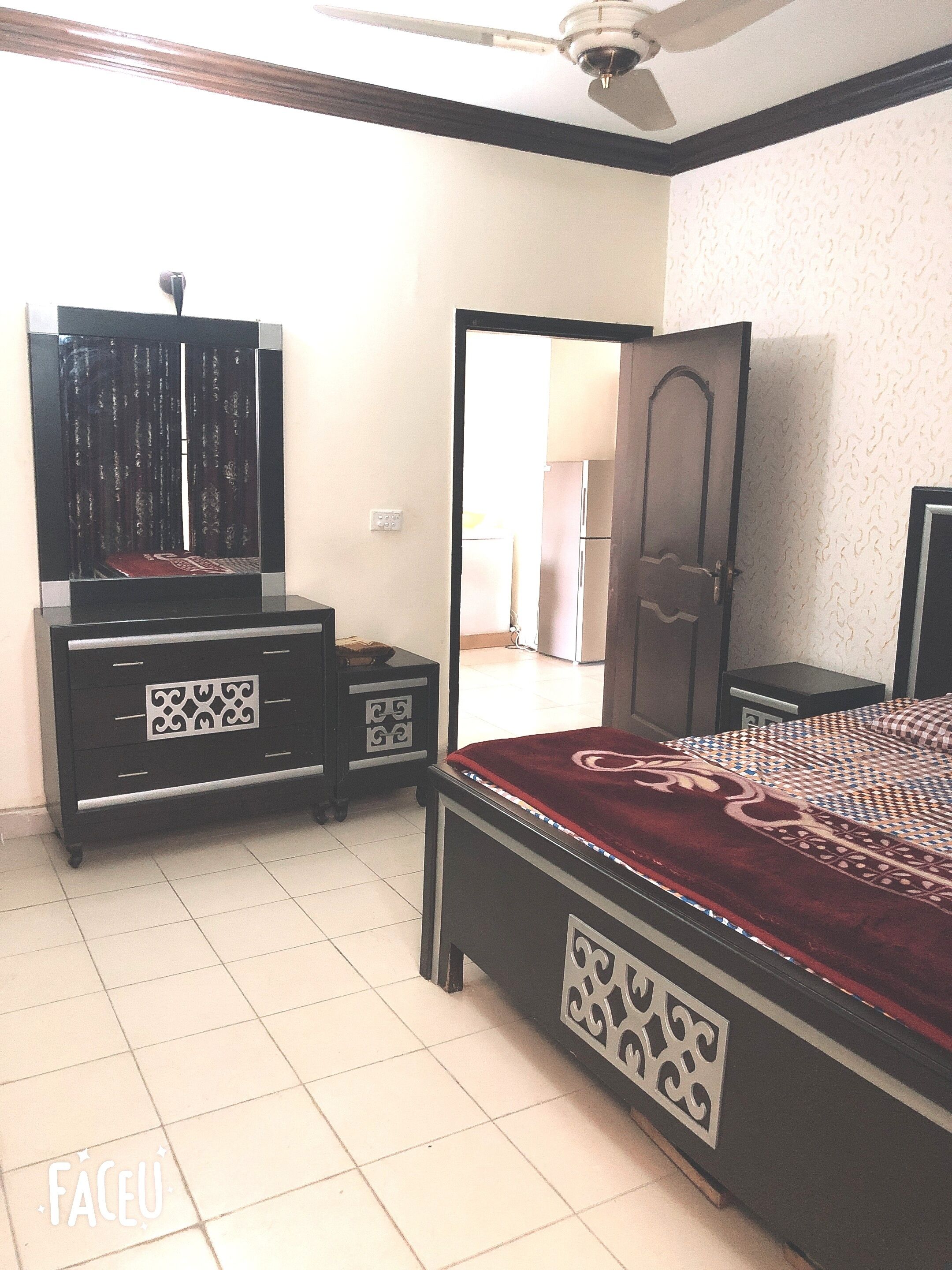 舒适双人房 | 办公桌、遮光窗帘、隔音、床单