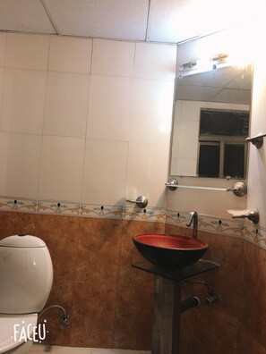 Bruser, hårtørrer, håndklæder