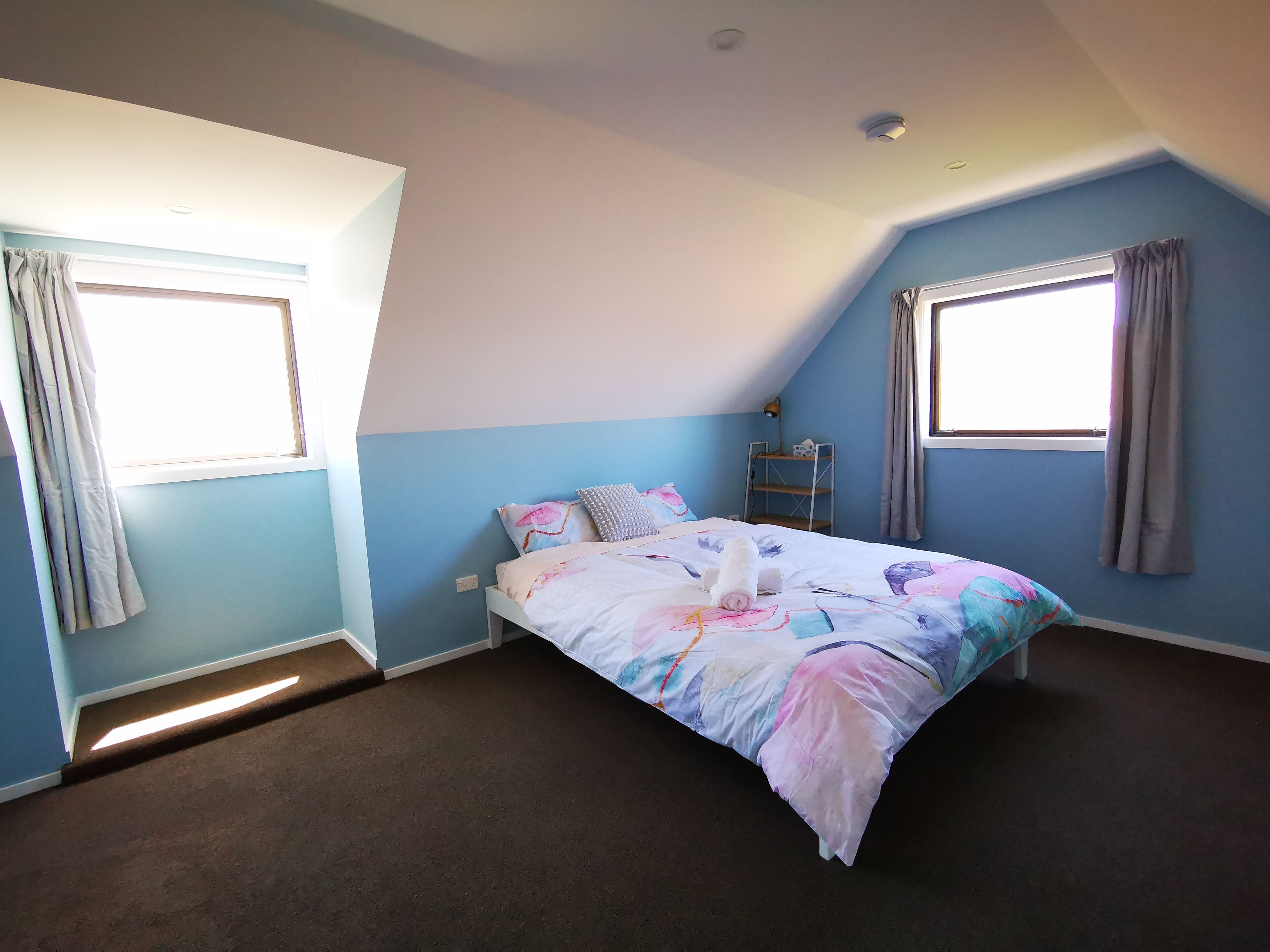 5 bedrooms, iron/ironing board, WiFi, bed sheets