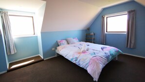 5 室のベッ ドルーム、アイロン / アイロン台、WiFi、ベッドシーツ