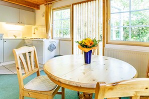 Dining - Vacation home Weihe, terraced house, 4 persons, GS, terrace (14) - Holiday village (Rechlin)