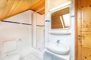 Shower - Apartment Lerche, for 4 people, GS, balcony (3) - Feriendorf Müritzufer (Rechlin)