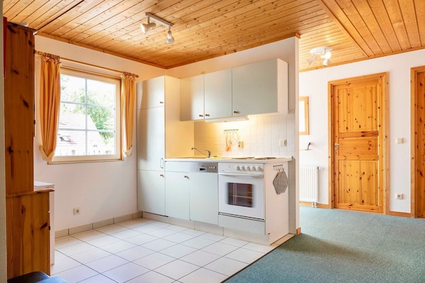 Geladeira, fogão, lava-louças