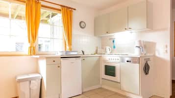 Frigorífico, horno y lavavajillas