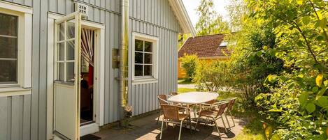 تناول الطعام بالخارج