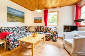 Unclassified image, 4 of 26, button - Holiday house crane, 8 pers., Dishwasher, fireplace (3) - Feriendorf Müritzufer (Rechlin)