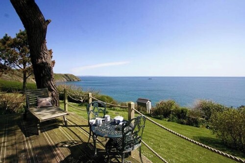 Cet autre est un 1 chambre (s), 1 salles de bain, situ�� à Gorran Haven, Angleterre.