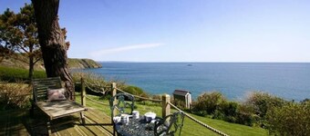 Cet autre est un 1 chambre (s), 1 salles de bain, situ�� à Gorran Haven, Angleterre.