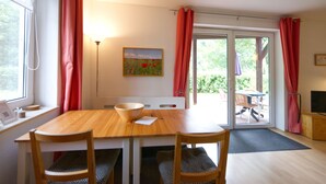 Dining - 2-room vacation apartment, 2 (+2) persons, ground floor (13) - Müritzparadies - Feriendorf (Rechlin)