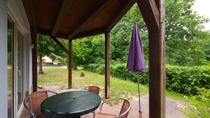 Outdoor dining - 2-room vacation apartment, 2 (+2) persons, ground floor (13) - Müritzparadies - Feriendorf (Rechlin)