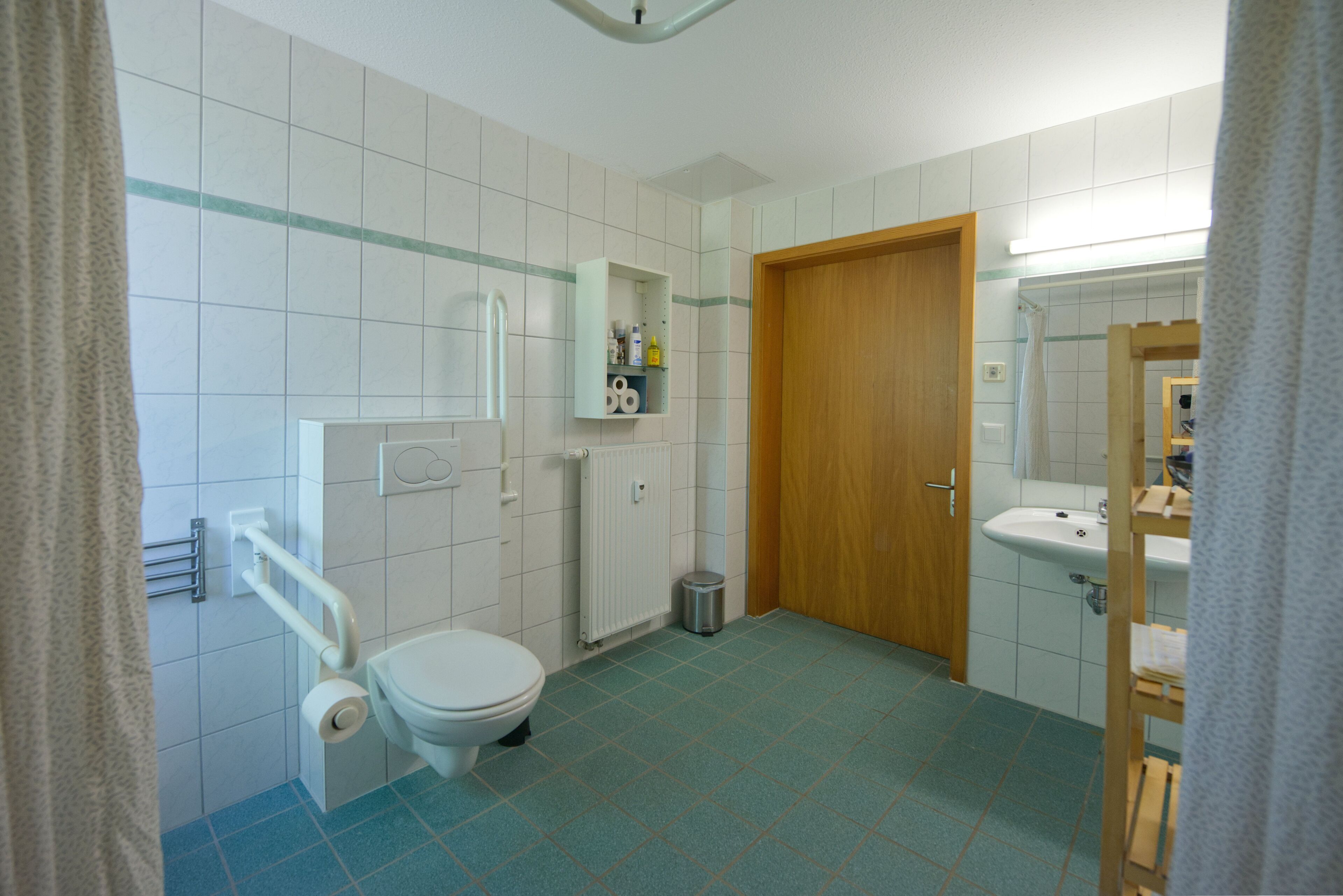 Dusche, Haartrockner, Toilettenpapier