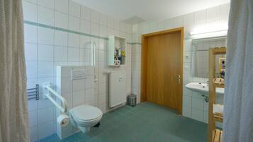 Dusche, Haartrockner, Toilettenpapier