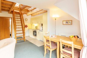 Unclassified image, 4 of 19, button