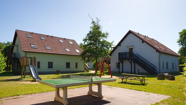 Children's area - 2-room vacation apartment, 6 persons, balcony, upper floor (4) - Müritzparadies - Feriendorf (Rechlin)