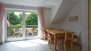 Dining - 2-room vacation apartment, 6 persons, balcony, upper floor (4) - Müritzparadies - Feriendorf (Rechlin)