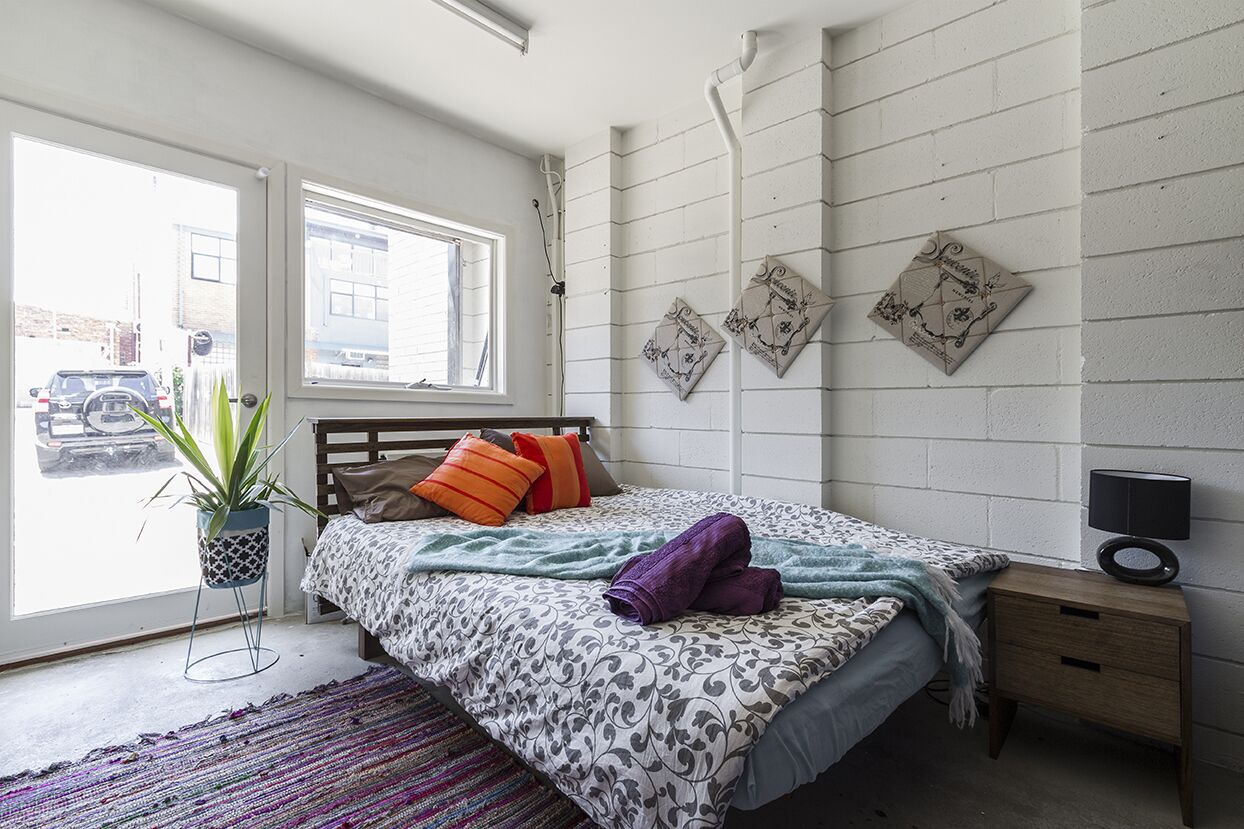 ***Melbourne- 4bedrooms/2bathrooms. Free tram zone****