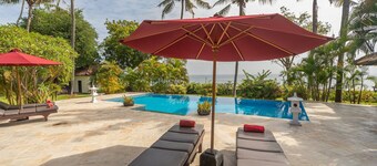 Villa Burung - Breathtaking oceanfront, infinity pool 3BR